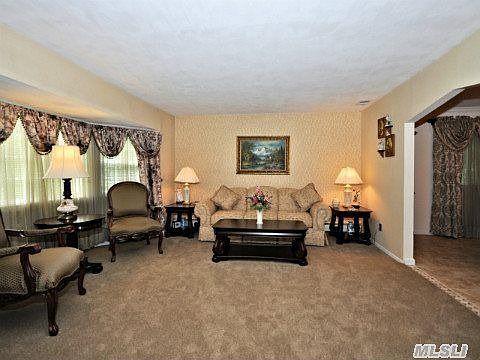 4th image of 34 Lawrence Dr
