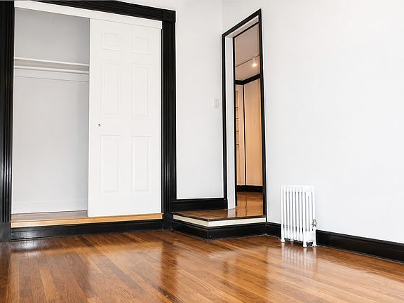 4th image of 112 W 71st St APT 2