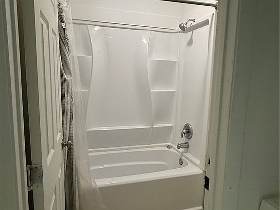 4th image of 330 Middle St