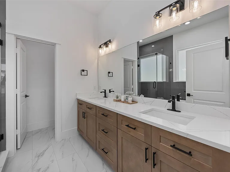 1935 Knoll Square Dr — Photo 14