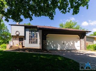4505 S Ash Grove Ave, Sioux Falls, SD 57103