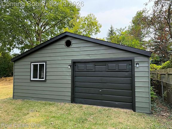 5th image of 2453 Clarice Ave