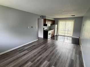 1004 S College St #8, Springfield, IL 62704