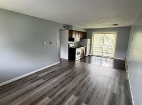 1004 S College St, Springfield, IL