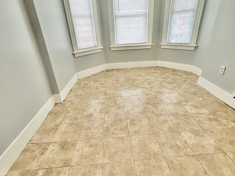 133 Glen St #1 — Photo 5