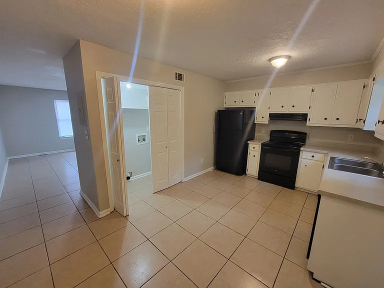 151 Chalet North Ct — Photo 6