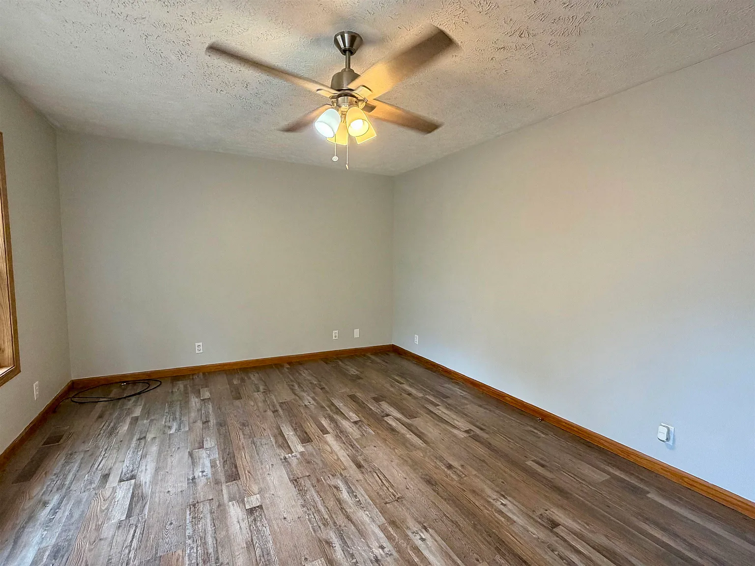 2 bed, 1.0 bath, $1,050 — Photo 2