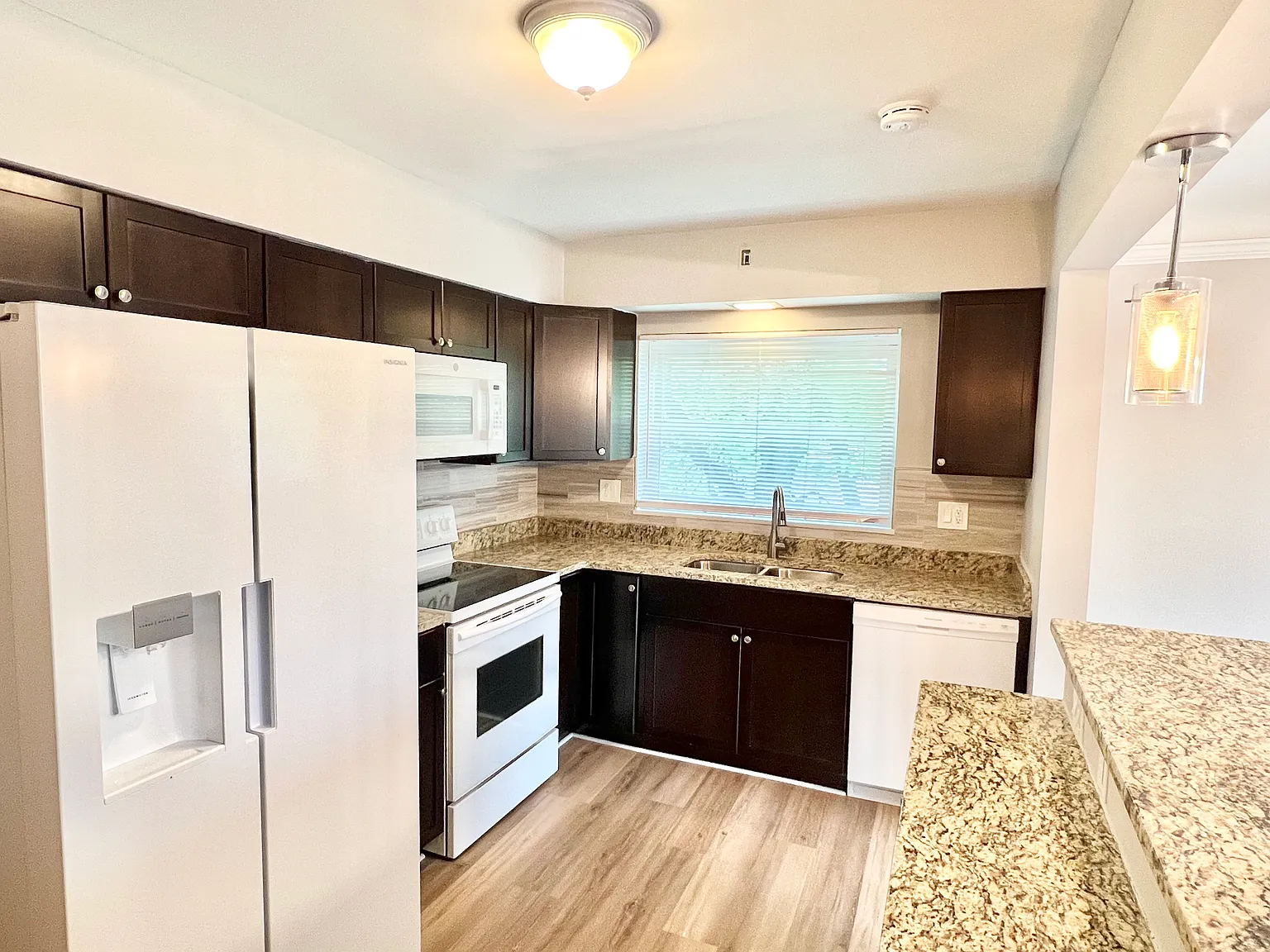 2 bed, 1200 sqft, $1,299 — Photo 2