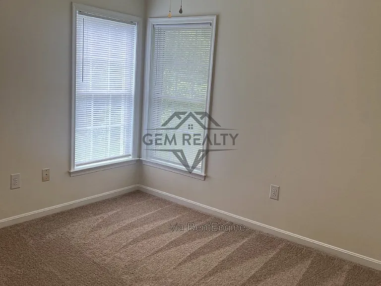 3211 Lancaster Ring Rd — Photo 15