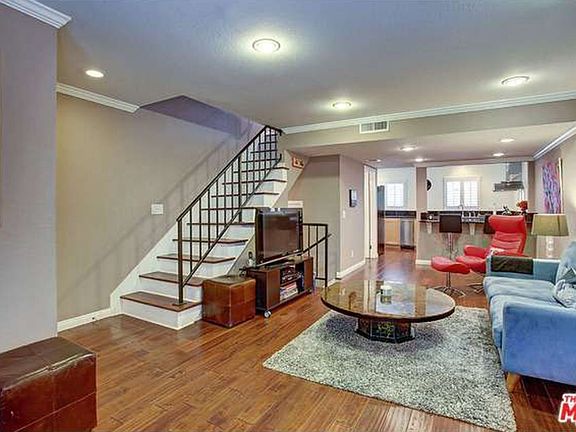 3rd image of 13340 Burbank Blvd APT 6