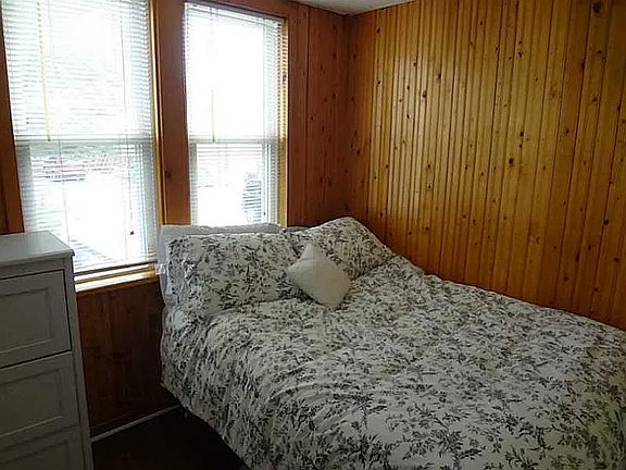 3rd image of 521 Summerlea St