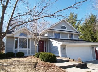 741 Byron Dr, Oconomowoc, WI 53066