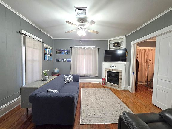 4th image of 734 Ivanhoe St