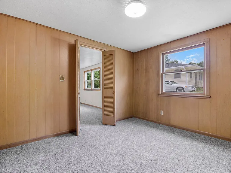 3401 Seneca Ave — Photo 26