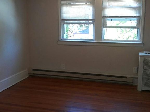 5th image of 1039 Church St