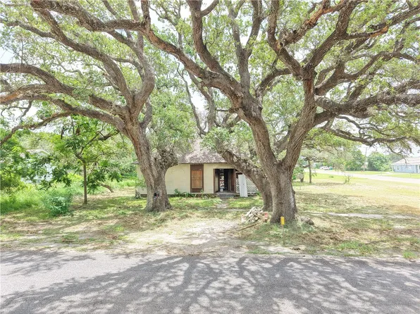 1051 S Whitney St, Aransas Pass, TX 78336