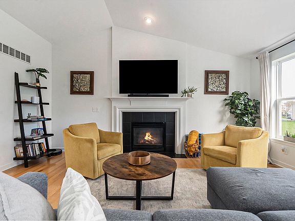 4th image of 6152 Creekside Cir