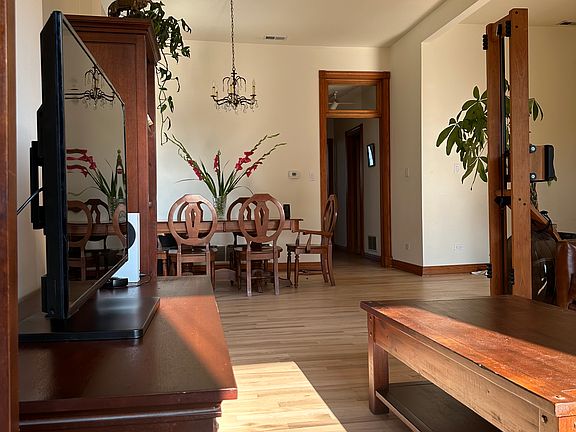 2nd image of 2523 N Artesian Ave #2