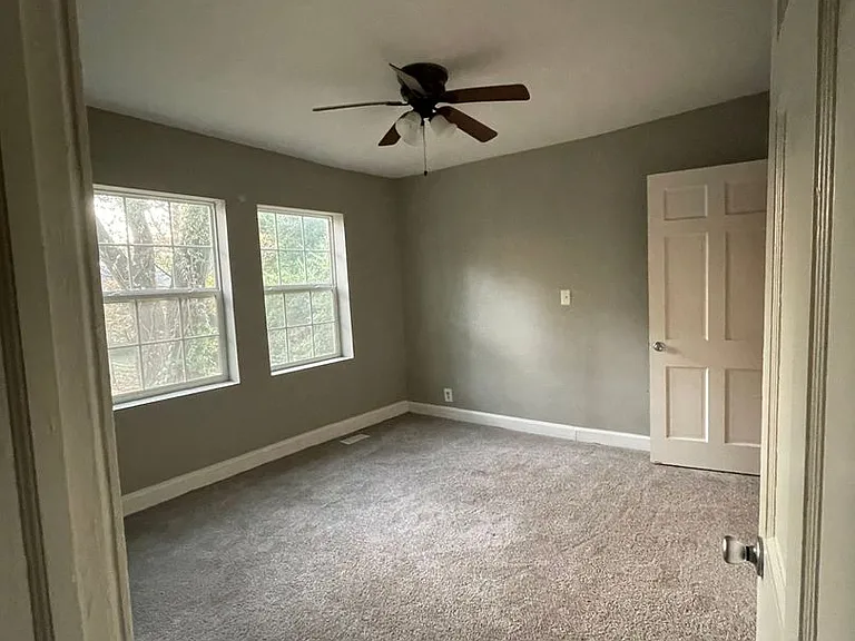 230 N Hume Ave — Photo 6