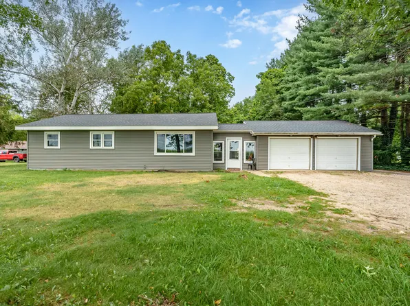 869 106th Ave, Plainwell, MI 49080
