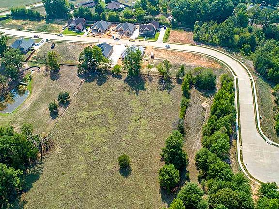4th image of Savannah Hills Ln