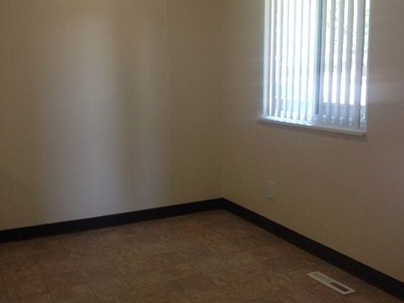 2nd image of 517 Westview Dr APT 9