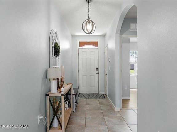 2nd image of 850 Forest Trace Cir