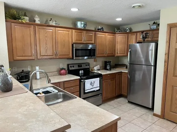 2012 Minnetonka Dr, Cedar Falls, IA 50613