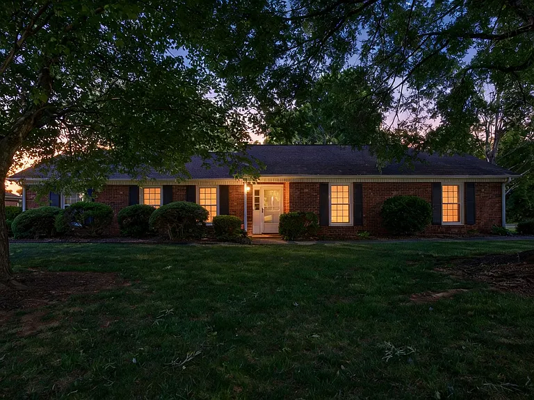 640 Summerest Ct — Photo 1