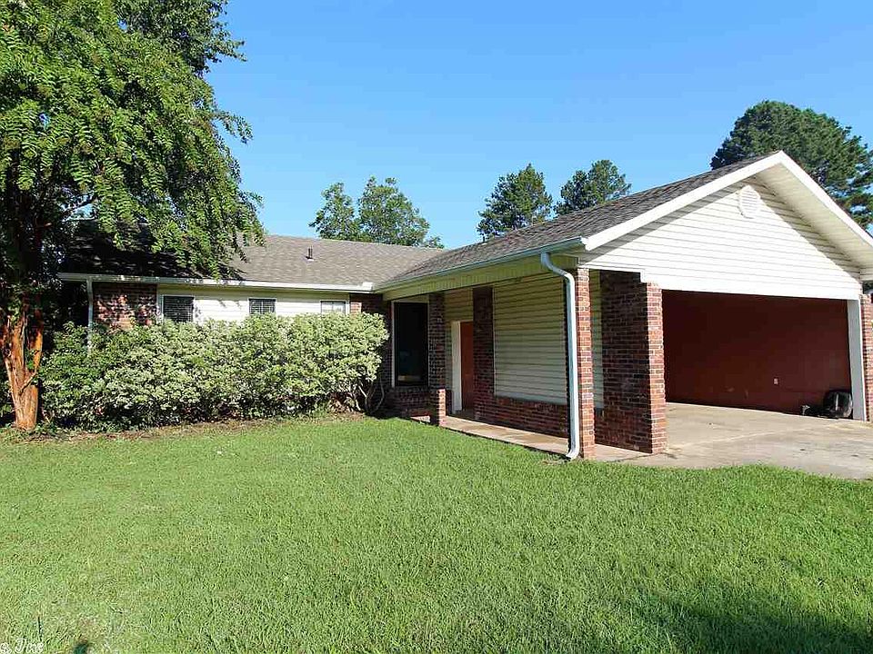 1st image of 9 Oakwood Dr