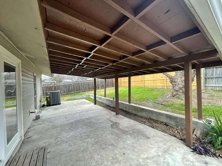 838 Saddlebrook Dr — Photo 19