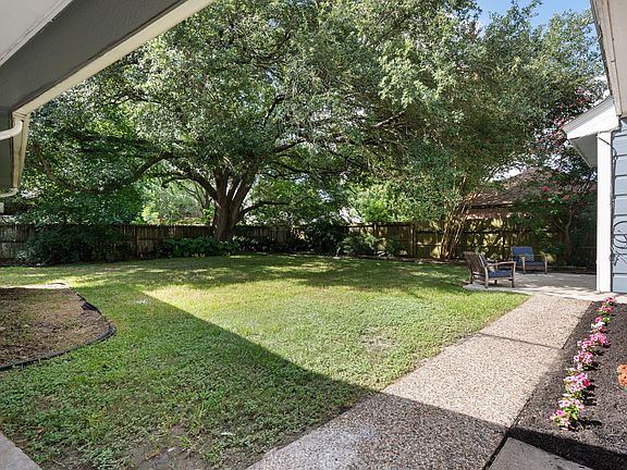 4th image of 12019 Sugar Springs Dr