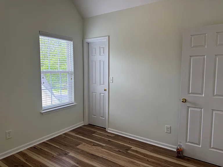136 Madelia Pl — Photo 42
