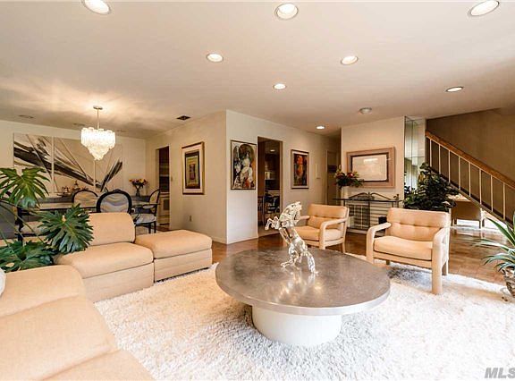 5th image of 94 Acorn Ponds Dr