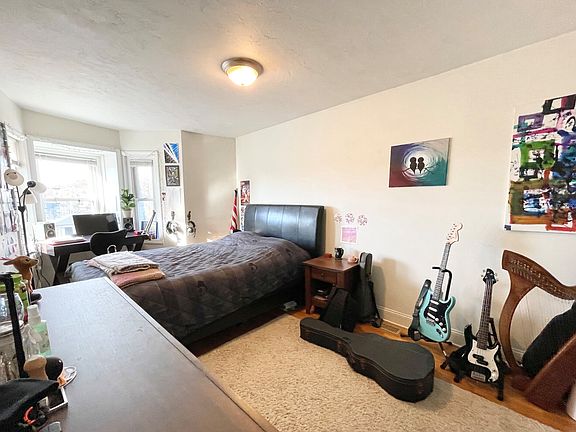 5th image of 147 Marcella St #1
