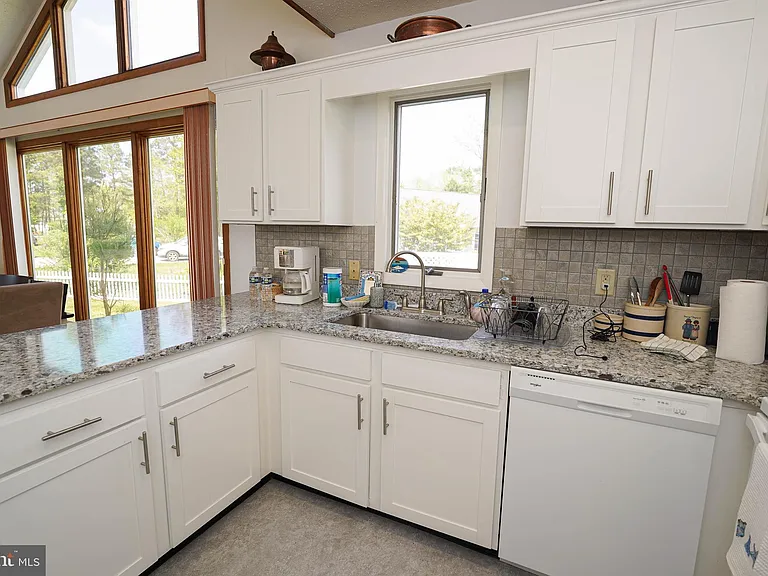 39028 Bayview W — Photo 38