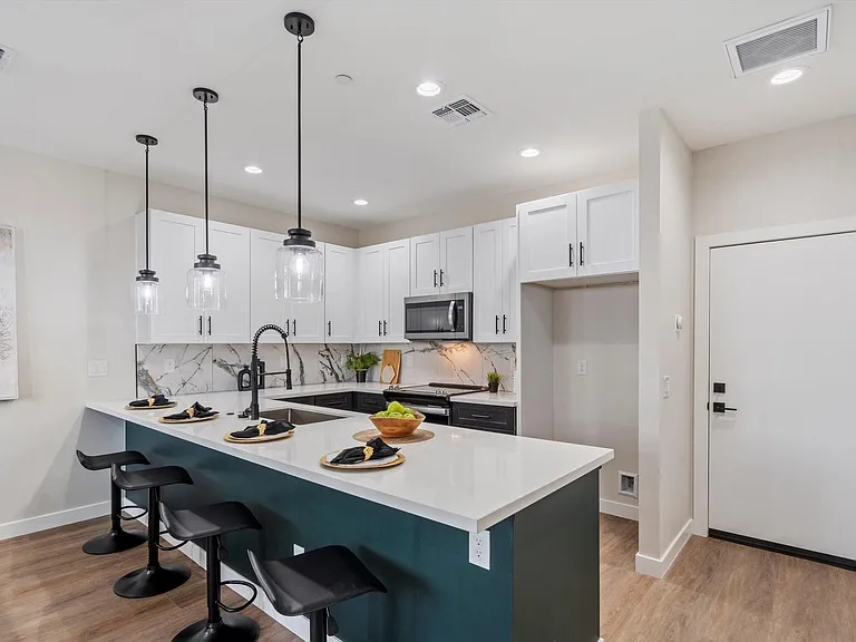 1642 E Monte Vista Rd #5 — Photo 3