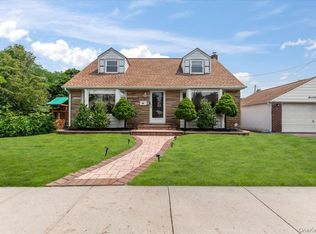 72 Pembrook Drive, Mineola, NY 11501