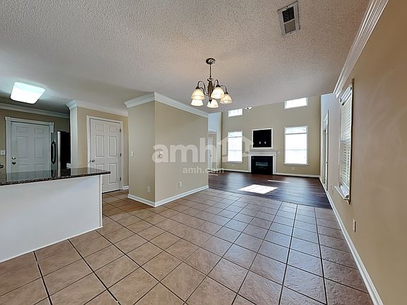 5th image of 1105 Briarwood Dr