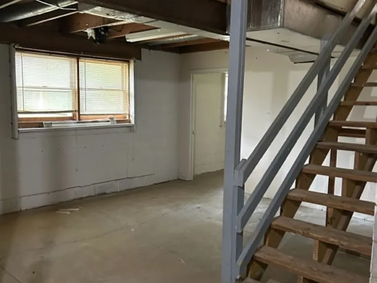 481 Woodview Dr — Photo 21