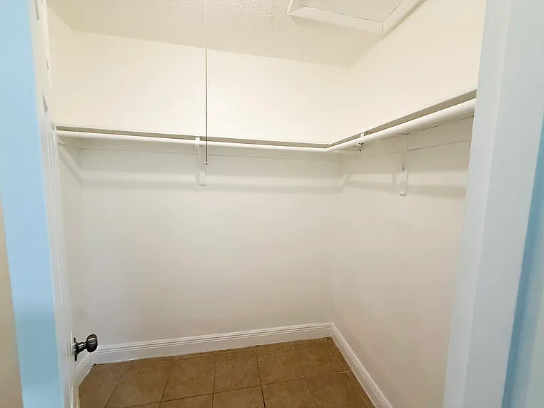 1555 NE 148th St — Photo 9
