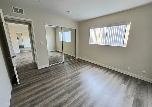 2101 Vine St Photo 1