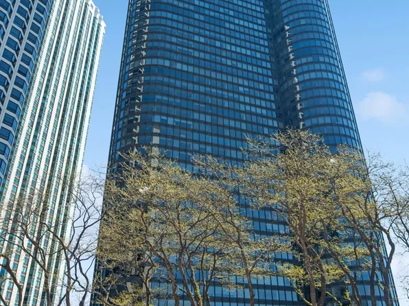 155 N Harbor Dr APT 610, Chicago, IL 60601