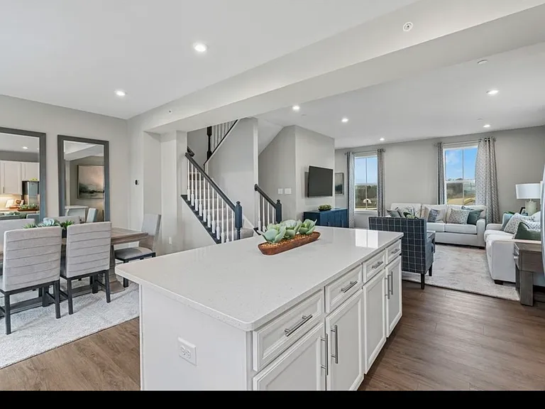 107 Leah Dr — Photo 3
