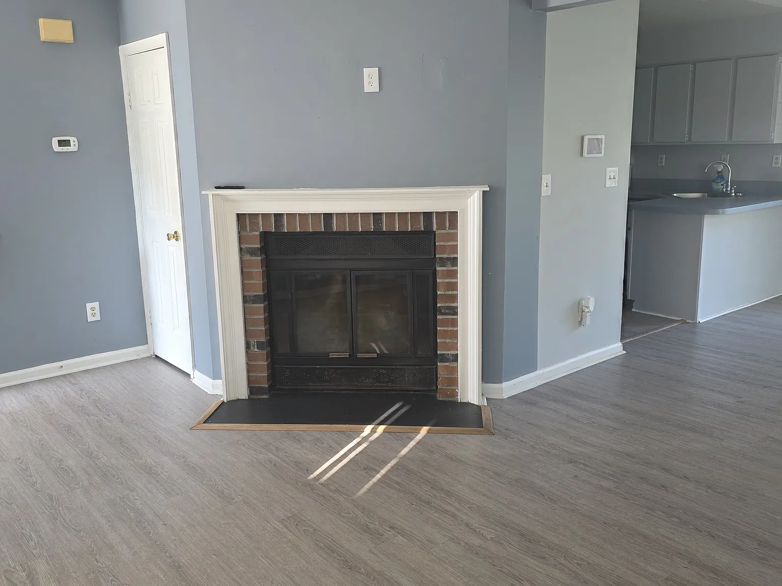 3 bed, 1156 sqft, $2,100 — Photo 2