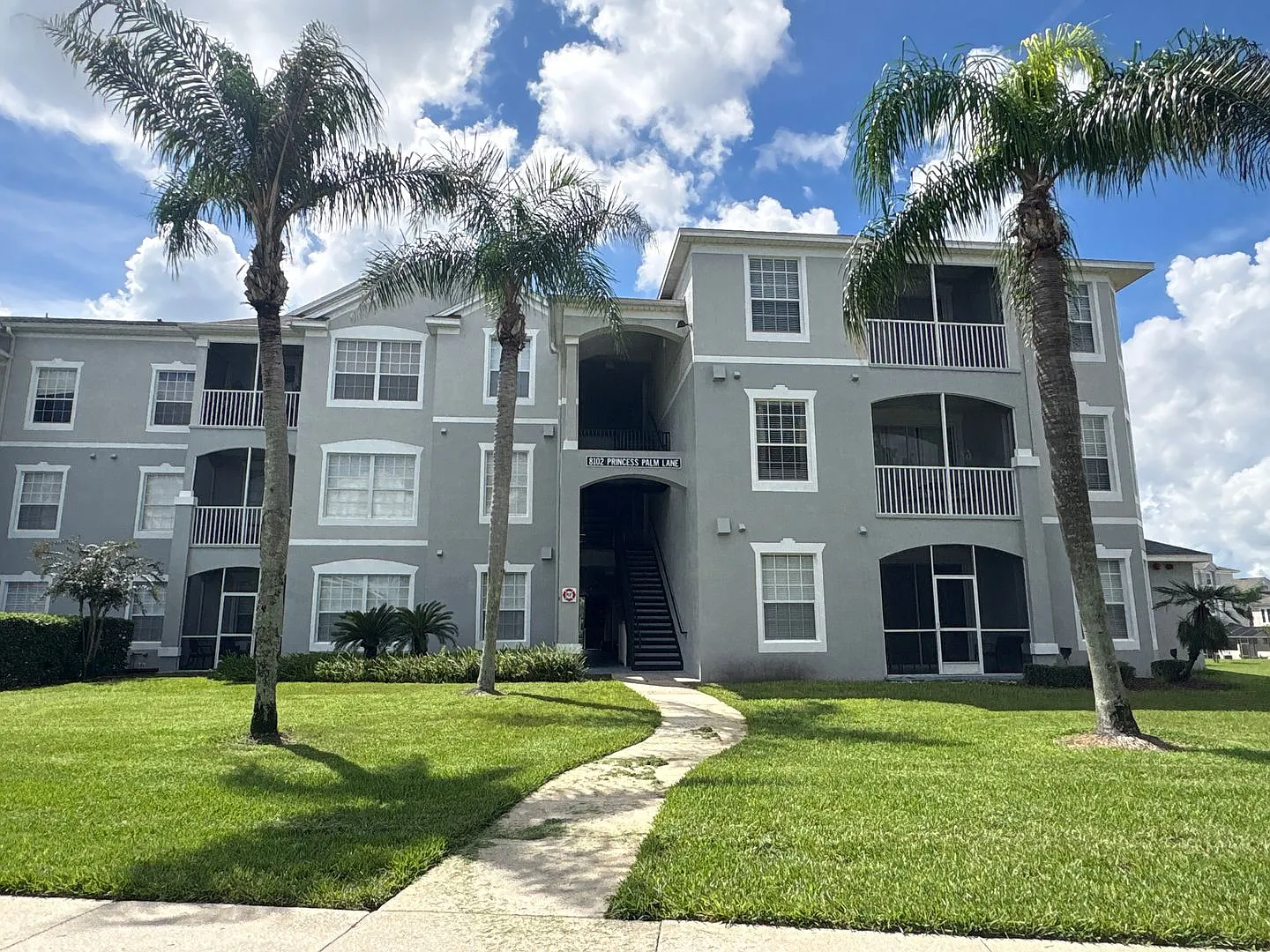 Furnished 3 Bedroom, 2 Bathrooms In The Sought-After Guard Gated Community Of Windsor Palms — Photo 2