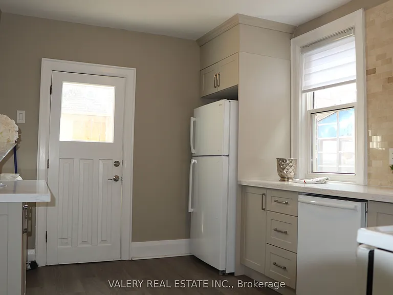 207 Oakwood Ave — Photo 14