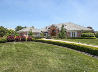 337 Trinity Ln, Oak Brook, IL 60523