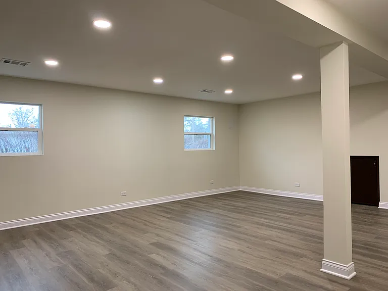 1000 E Irving Park Rd — Photo 15