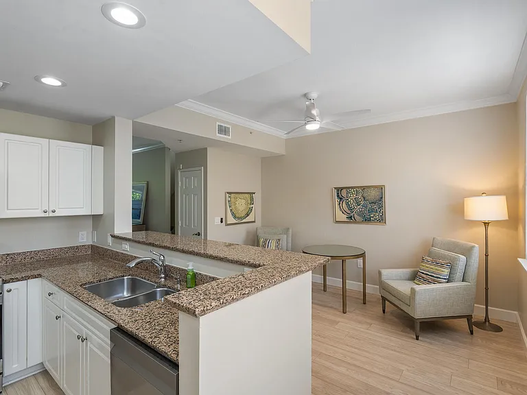 610 Fern St — Photo 5